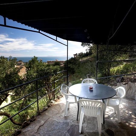 Petite Maison De Vacance Vue Mer Le Lavandou Exteriör bild